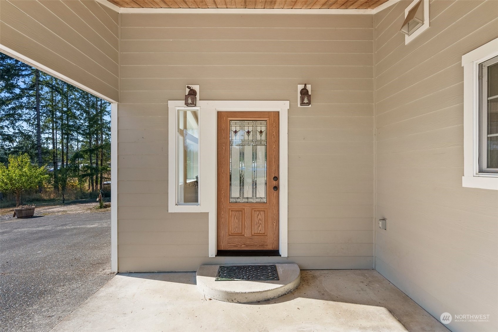 749 Logan Hill Road Chehalis, WA 98532 - Photo 8 of 36 a view of a front door of the house