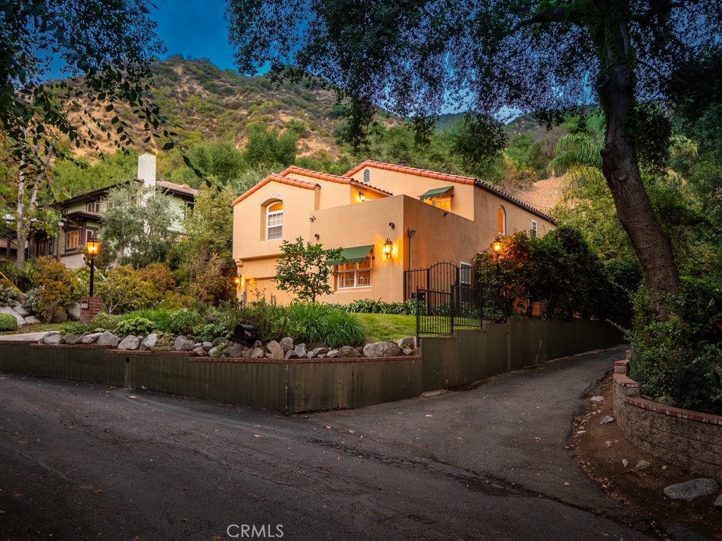 1934 Pasadena Glen Road Pasadena, CA 91107 - Photo 1 of 38 a view of a back yard