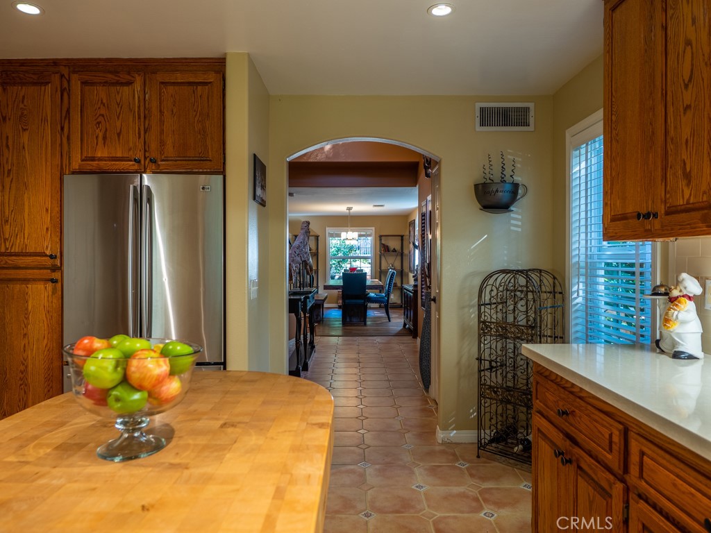1934 Pasadena Glen Road Pasadena, CA 91107 - Photo 12 of 38 a lobby with furniture and a potted plant