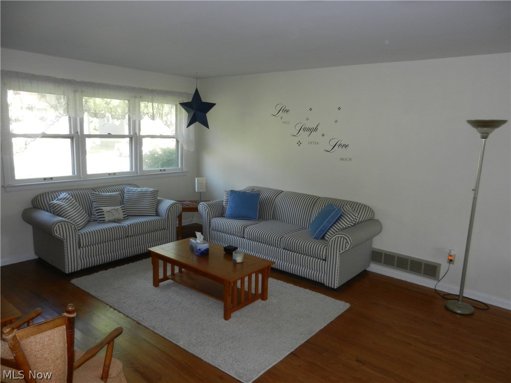 11191 Stoneham Road Cleveland, OH 44130 - Photo 4 of 15