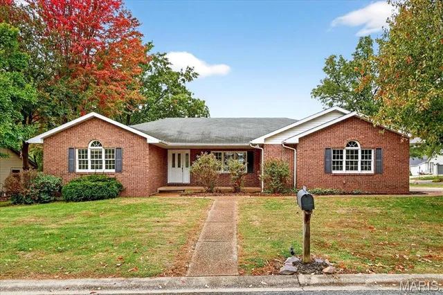 $335,000 | 201 Oak Tree Drive, Columbia, IL 62236