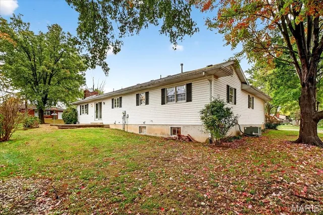 $335,000 | 201 Oak Tree Drive, Columbia, IL 62236