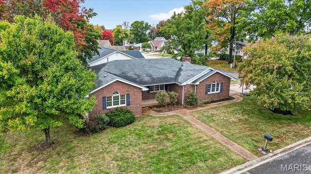 $335,000 | 201 Oak Tree Drive, Columbia, IL 62236