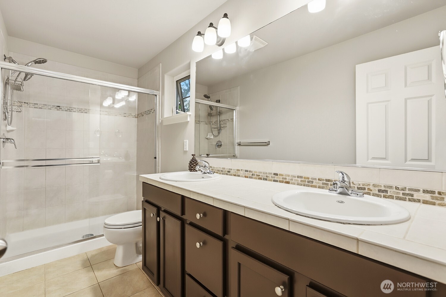 17520 12th Avenue Northeast, Unit B Shoreline, WA 98155 - Photo 14 of 29