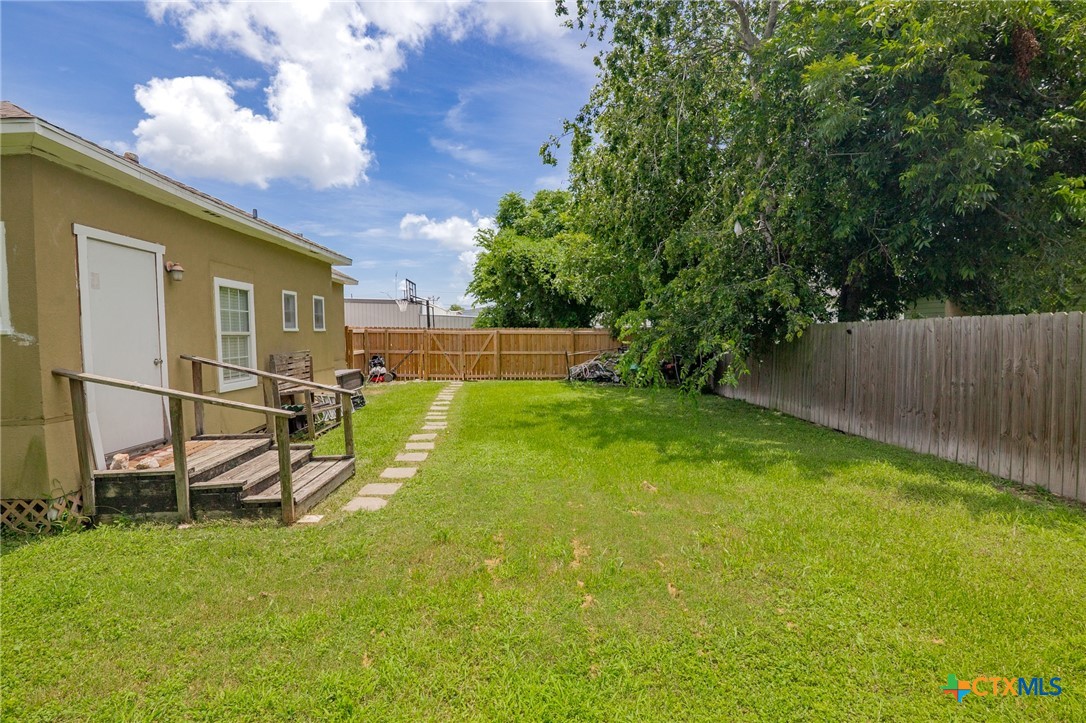 905 North Navarro Street Victoria, TX 77901 - Photo 26 of 28 a view of a backyard with a garden