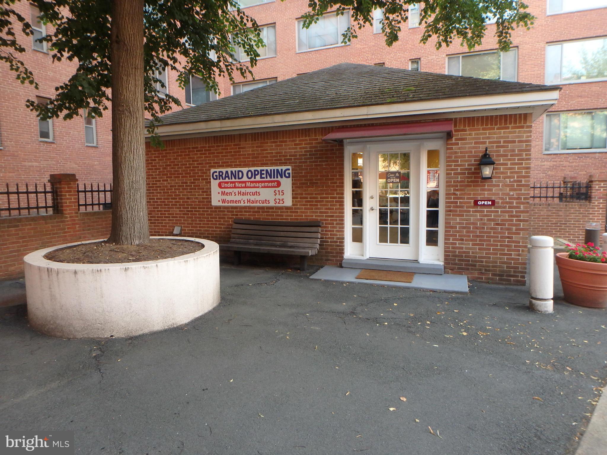 1011 Arlington Boulevard, Unit 627 Arlington, VA 22209 - Photo 23 of 28 RIVER PLACE HAIRSALON/ BARBER SHOP