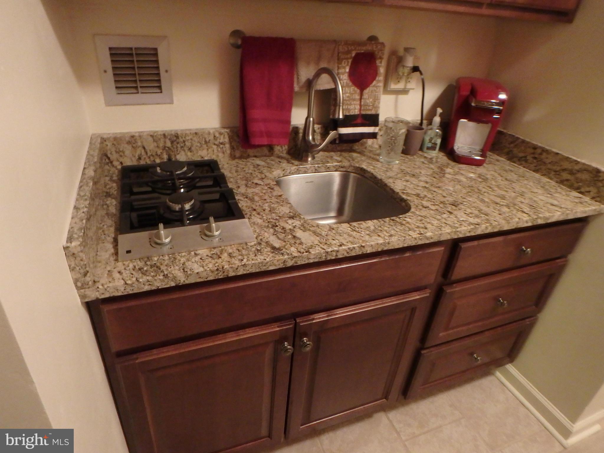 1011 Arlington Boulevard, Unit 627 Arlington, VA 22209 - Photo 6 of 28 CUSTOM CABINETS GRANITE COUNTERS