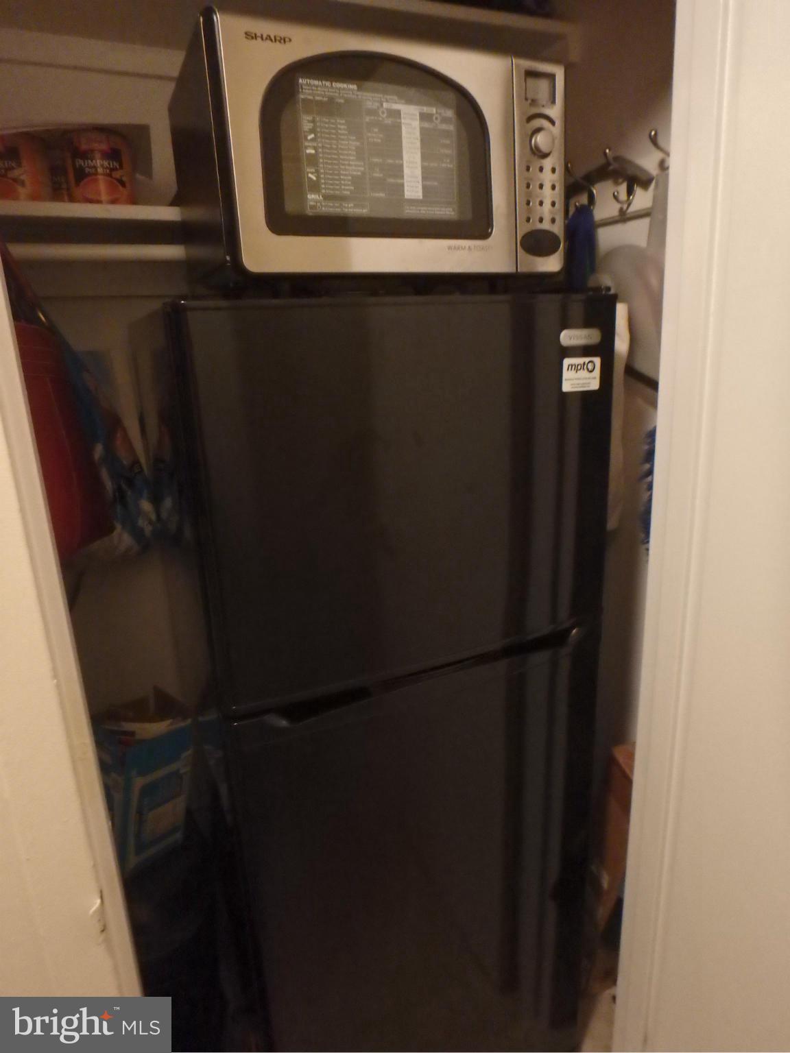 1011 Arlington Boulevard, Unit 627 Arlington, VA 22209 - Photo 8 of 28 REFRIGERATOR- FULL SIZE / MICROWAVE EXTRA STORAGE