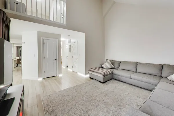 $419,999 | 158 Jefferson Lane, Streamwood, IL 60107