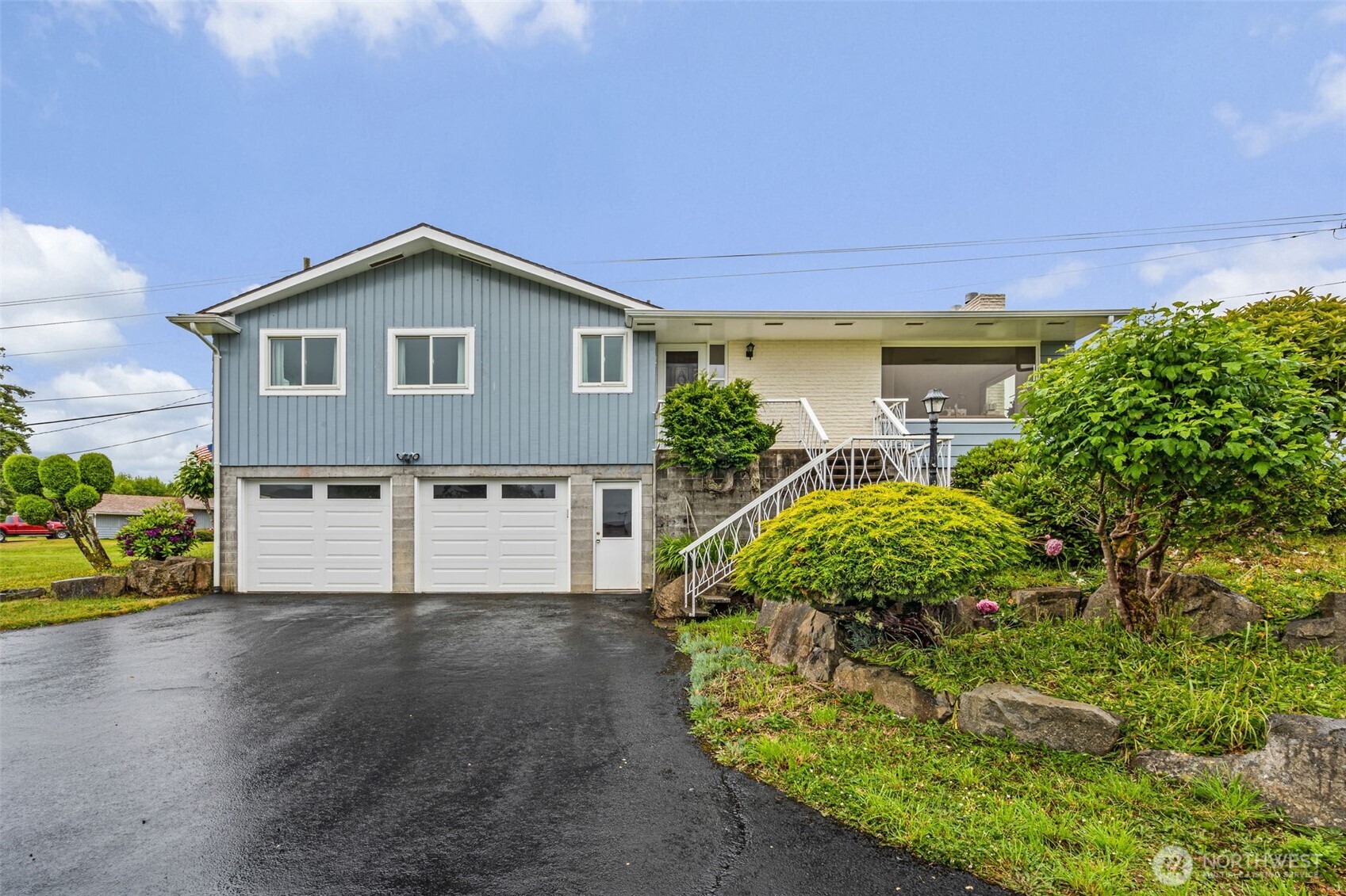 209 Harrison Street North Raymond, WA 98577 - Photo 2 of 35