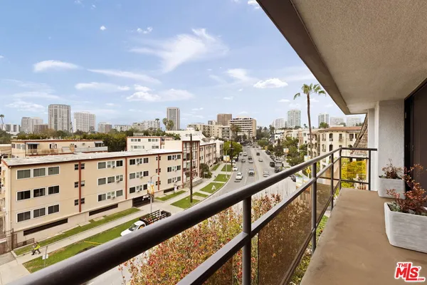 $1,349,000 | 1520 South Beverly Glen Boulevard, Unit 507, Los Angeles, CA 90024