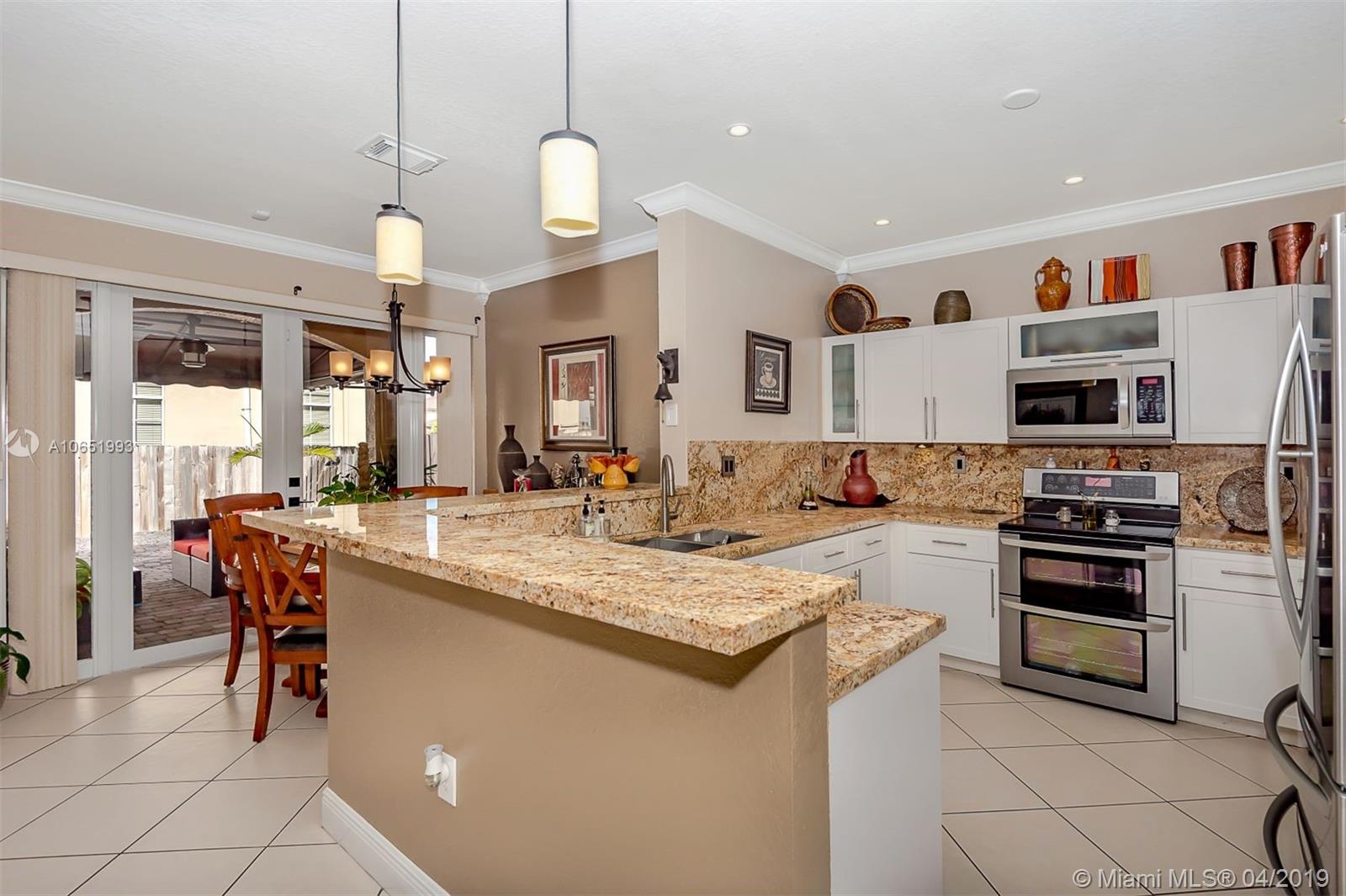 972 Southwest 154th Path, Unit 972 Miami, FL 33194 - Photo 5 of 24 Gallery Image 5