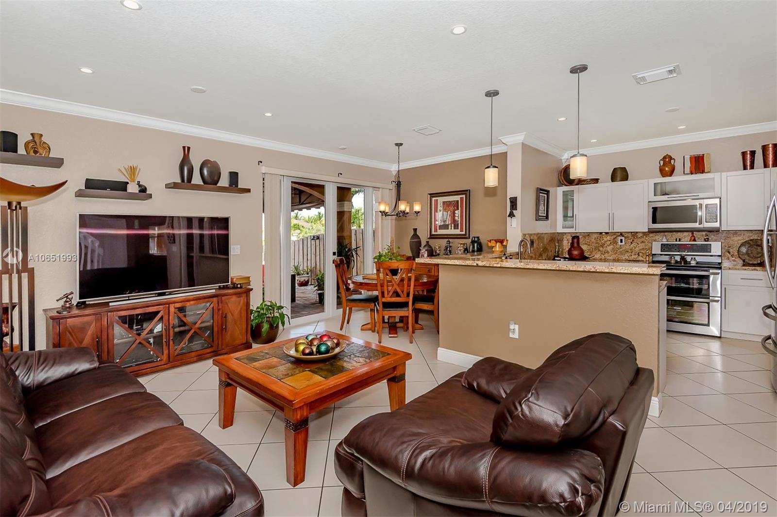 972 Southwest 154th Path, Unit 972 Miami, FL 33194 - Photo 7 of 24 Gallery Image 7