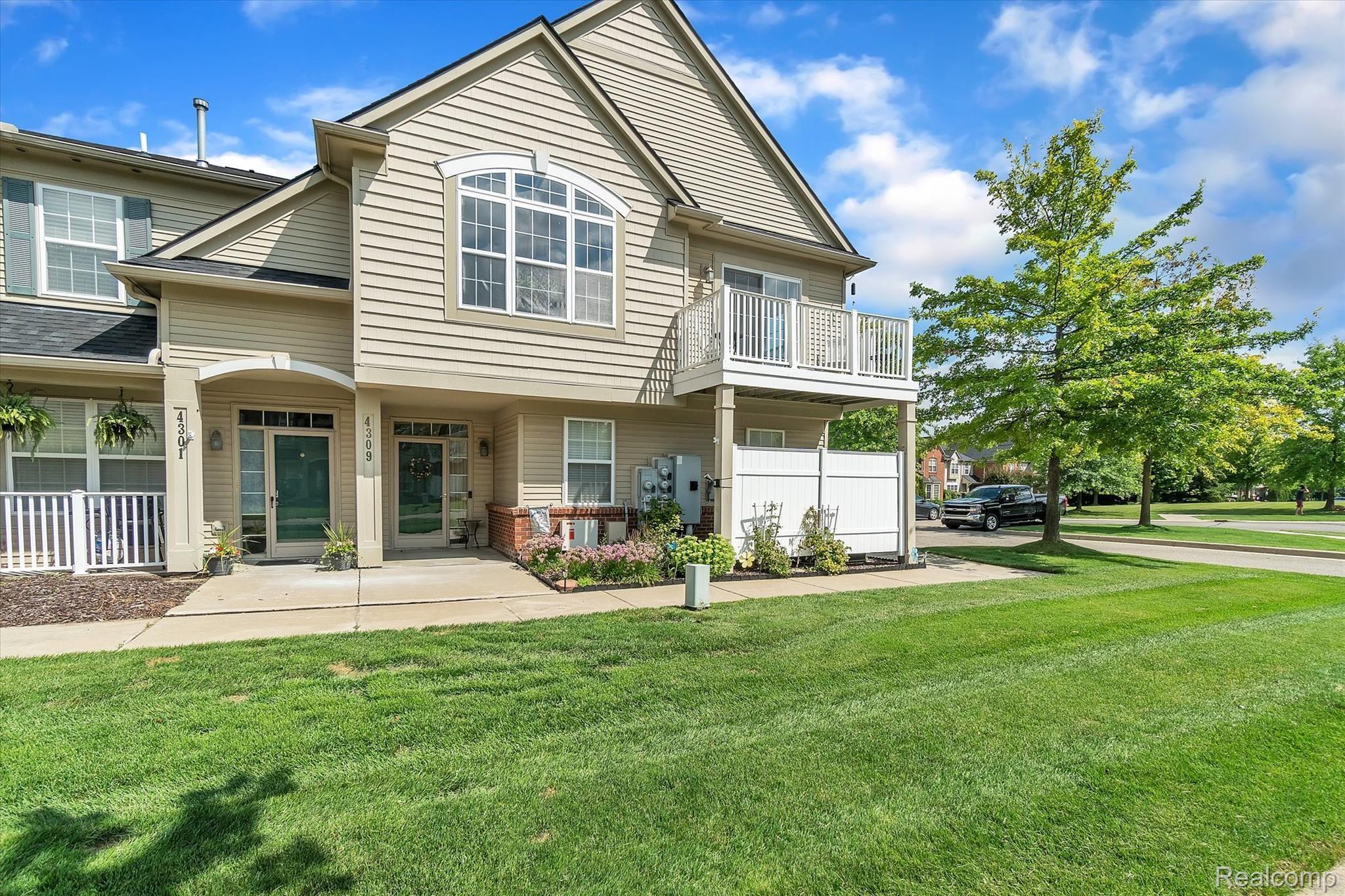 4309 Hampton Ridge Boulevard Howell, MI 48843 - Photo 2 of 38 02-4309-Hampton-Ridge-WindowStill-Real-Estate-Photography-2.jpg
