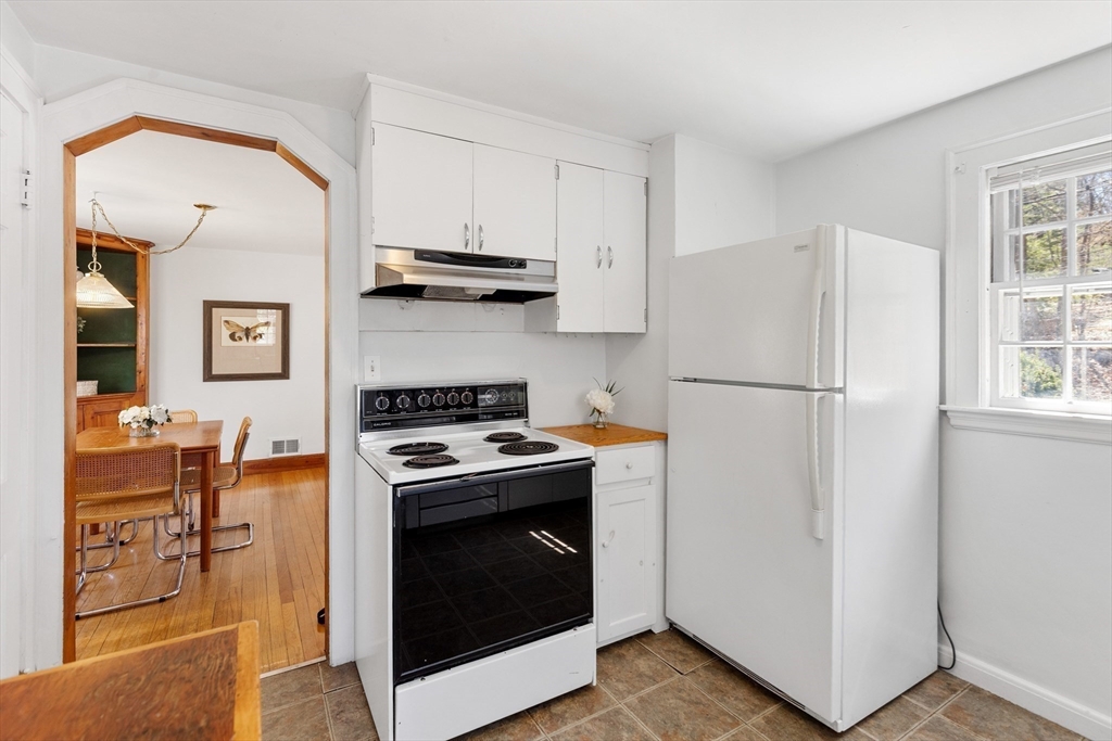 47 Wood Street Lexington, MA 02421 - Photo 7 of 20