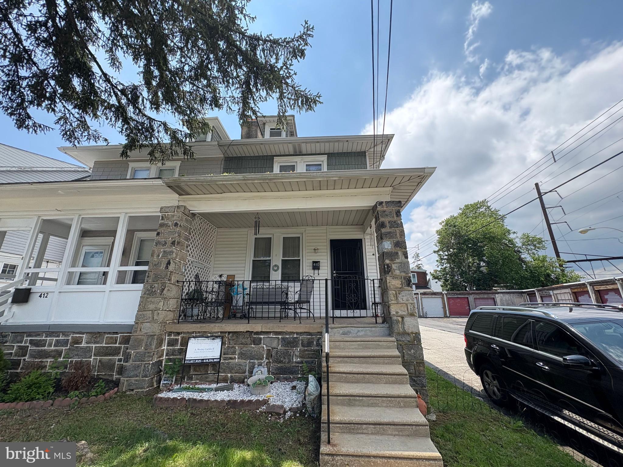 a view of a building with car parked
