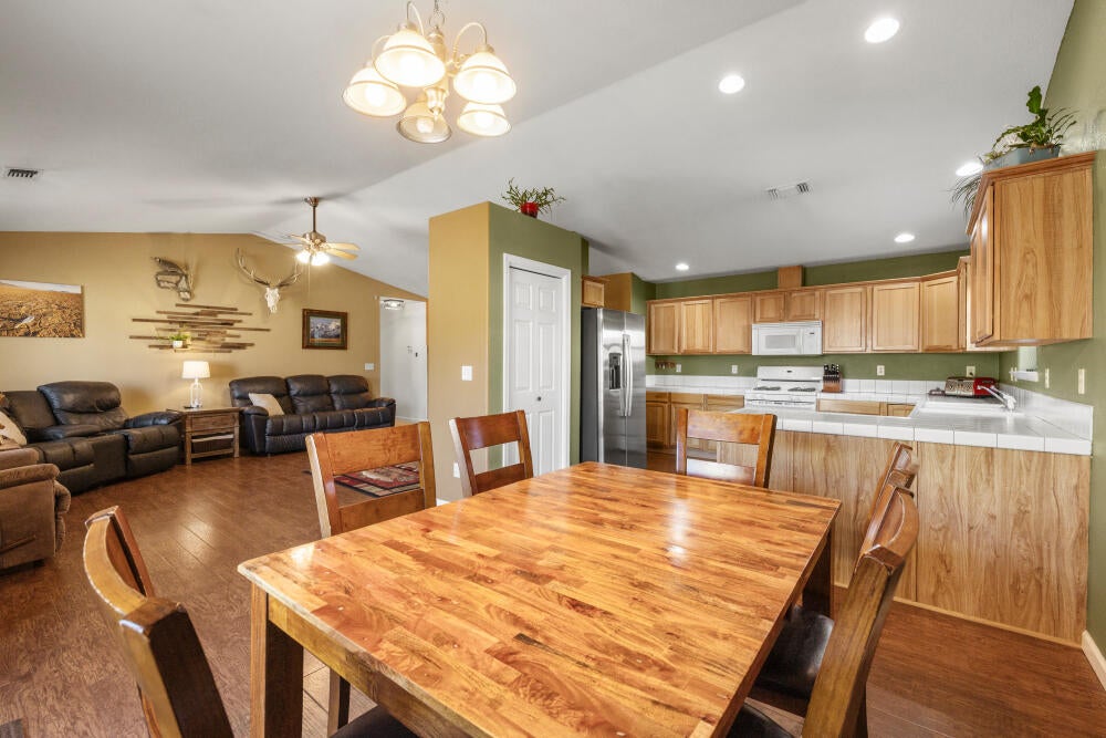 7229 Ruth Drive Klamath Falls, OR 97603 - Photo 21 of 47 7229RuthDr-33