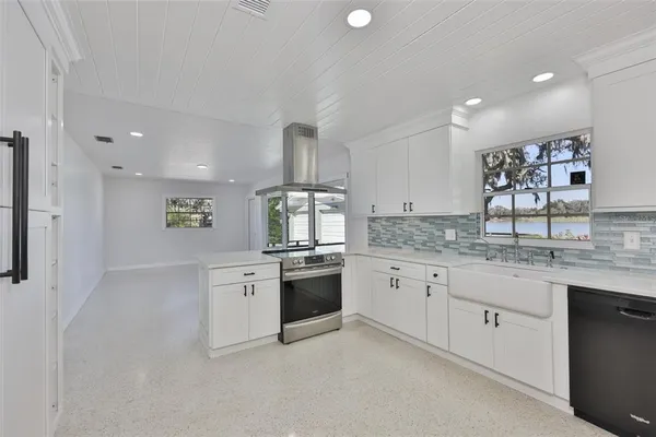 $565,000 | 14028 Blackjack Road, Dover, FL 33527