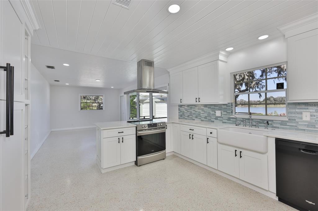 14028 Blackjack Road Dover, FL 33527 - Photo 4 of 62