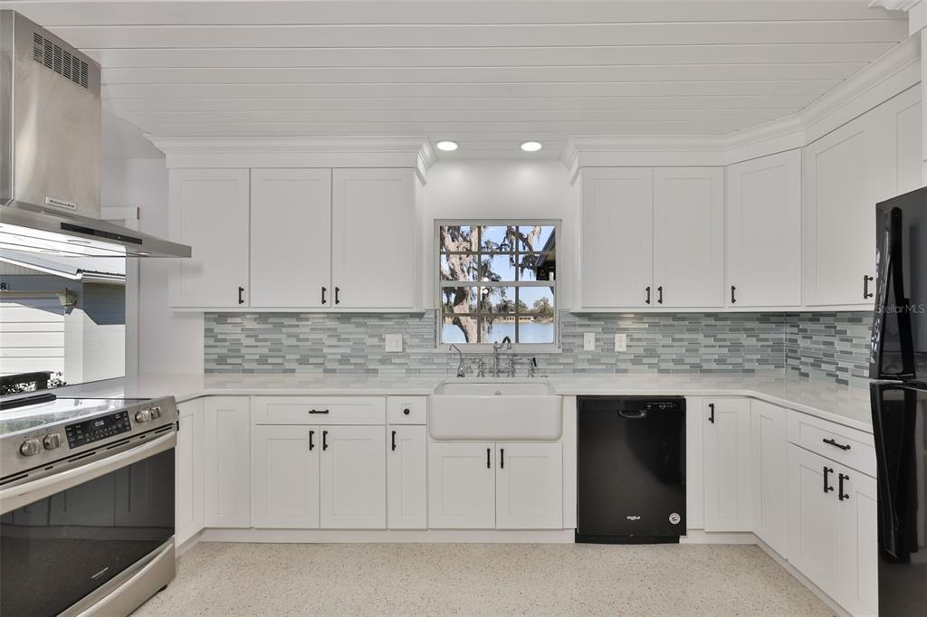 14028 Blackjack Road Dover, FL 33527 - Photo 5 of 62