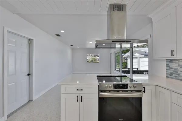 $565,000 | 14028 Blackjack Road, Dover, FL 33527