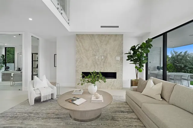 $9,950,000 | 2010 Intracoastal Drive, Fort Lauderdale, FL 33305