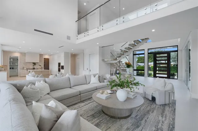 $9,950,000 | 2010 Intracoastal Drive, Fort Lauderdale, FL 33305