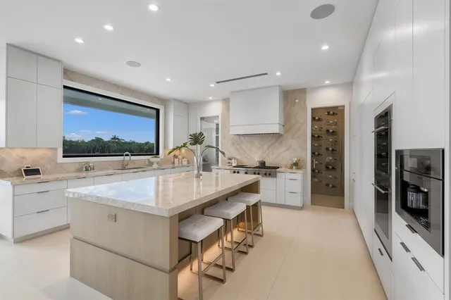 $9,950,000 | 2010 Intracoastal Drive, Fort Lauderdale, FL 33305