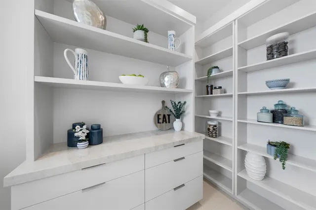 $9,950,000 | 2010 Intracoastal Drive, Fort Lauderdale, FL 33305