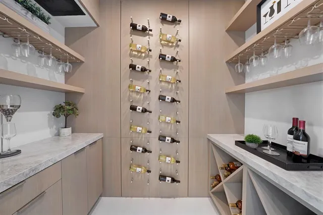 $9,950,000 | 2010 Intracoastal Drive, Fort Lauderdale, FL 33305