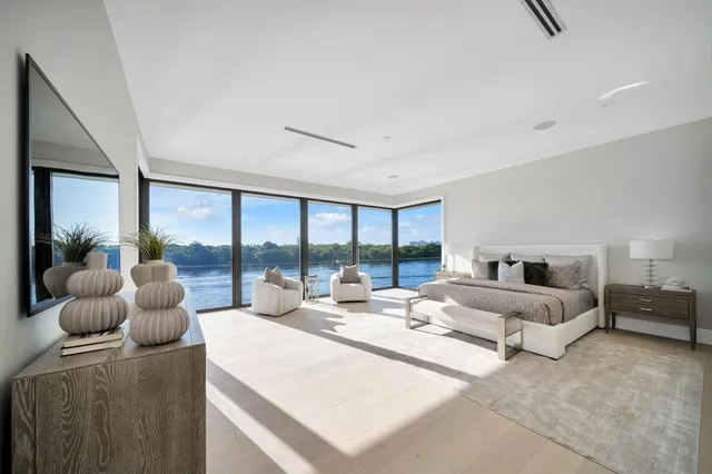$9,950,000 | 2010 Intracoastal Drive, Fort Lauderdale, FL 33305