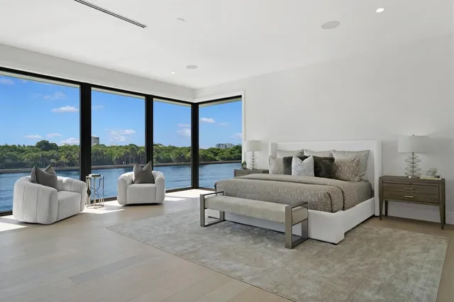 $9,950,000 | 2010 Intracoastal Drive, Fort Lauderdale, FL 33305