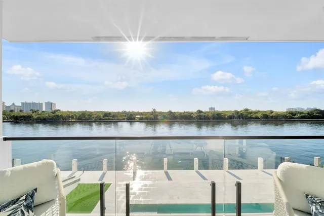 $9,950,000 | 2010 Intracoastal Drive, Fort Lauderdale, FL 33305