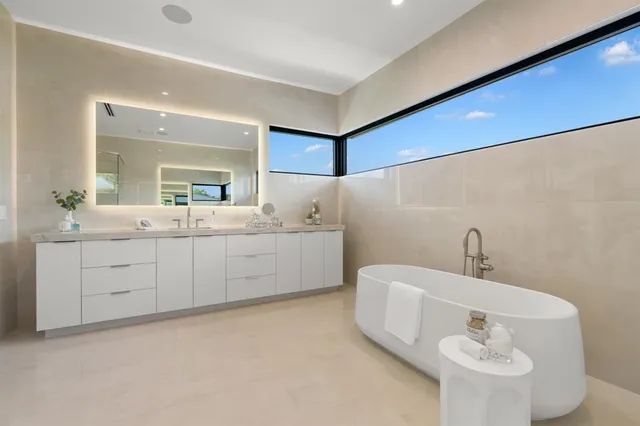 $9,950,000 | 2010 Intracoastal Drive, Fort Lauderdale, FL 33305