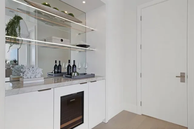 $9,950,000 | 2010 Intracoastal Drive, Fort Lauderdale, FL 33305