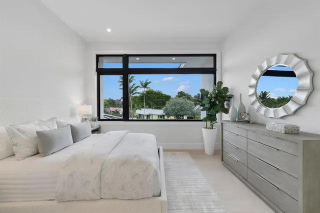 $9,950,000 | 2010 Intracoastal Drive, Fort Lauderdale, FL 33305