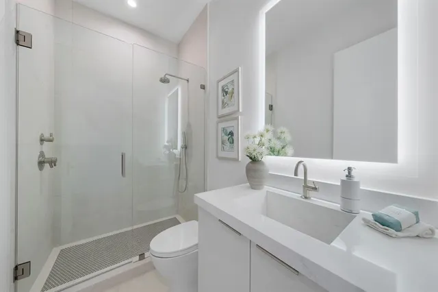 $9,950,000 | 2010 Intracoastal Drive, Fort Lauderdale, FL 33305