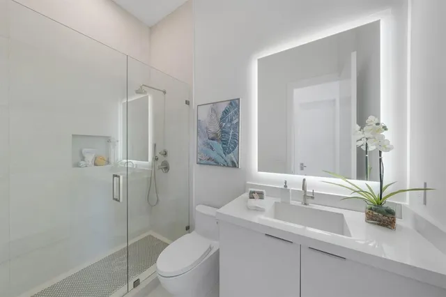 $9,950,000 | 2010 Intracoastal Drive, Fort Lauderdale, FL 33305