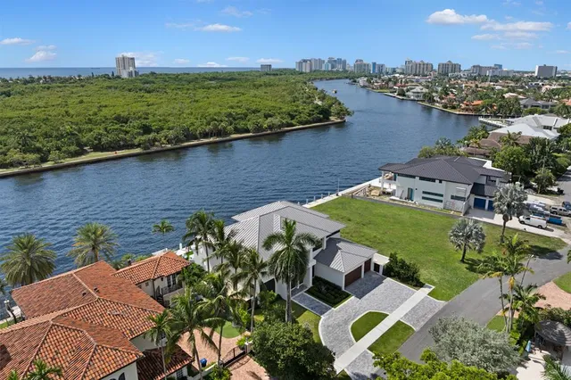 $9,950,000 | 2010 Intracoastal Drive, Fort Lauderdale, FL 33305