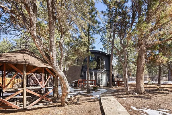 $359,000 | 189 Moreno Lane, Sugarloaf, CA 92386
