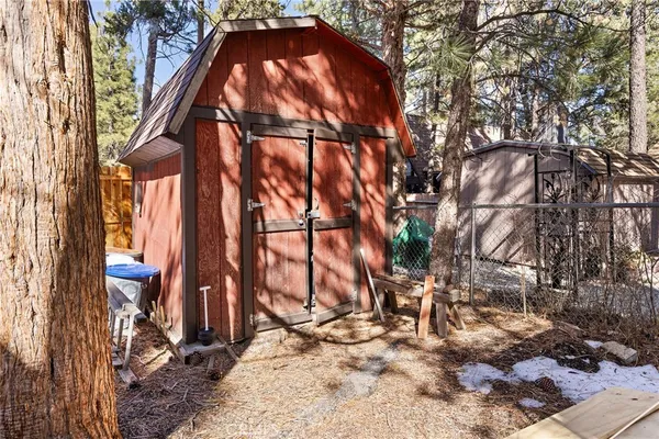 $359,000 | 189 Moreno Lane, Sugarloaf, CA 92386