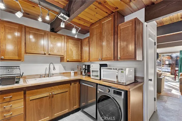 $359,000 | 189 Moreno Lane, Sugarloaf, CA 92386