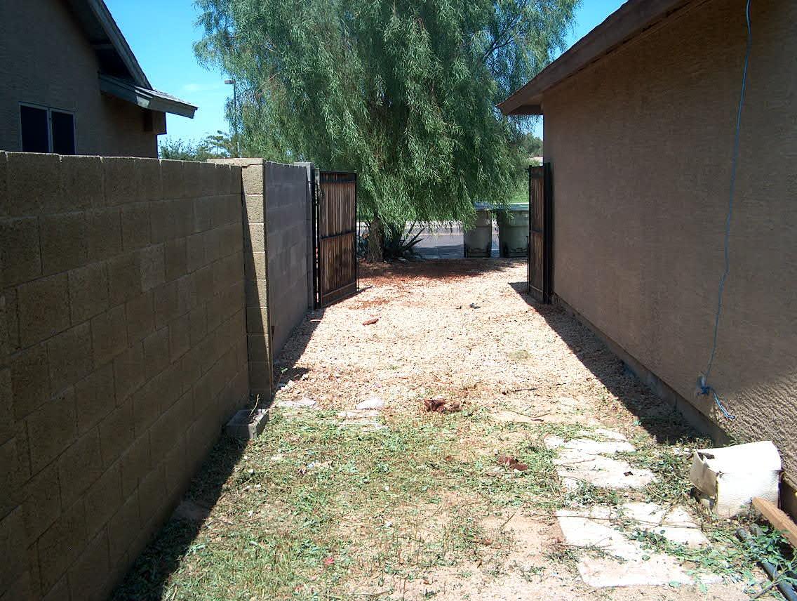 6915 West Ocotillo Road Glendale, AZ 85303 - Photo 5 of 9 RV gate