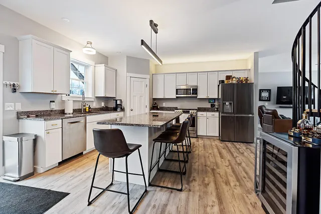 $699,000 | 1 Overlook Drive, Hallowell, ME 04347