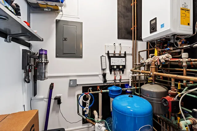 $699,000 | 1 Overlook Drive, Hallowell, ME 04347