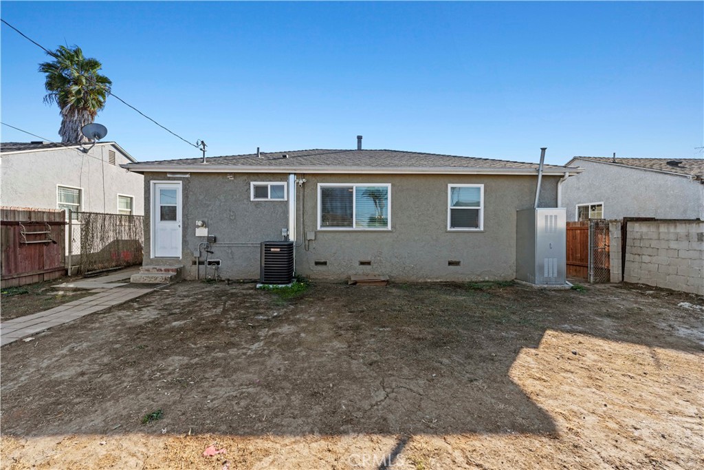 2117 West Corydon Street Compton, CA 90220 - Photo 40 of 40 a backyard of a house