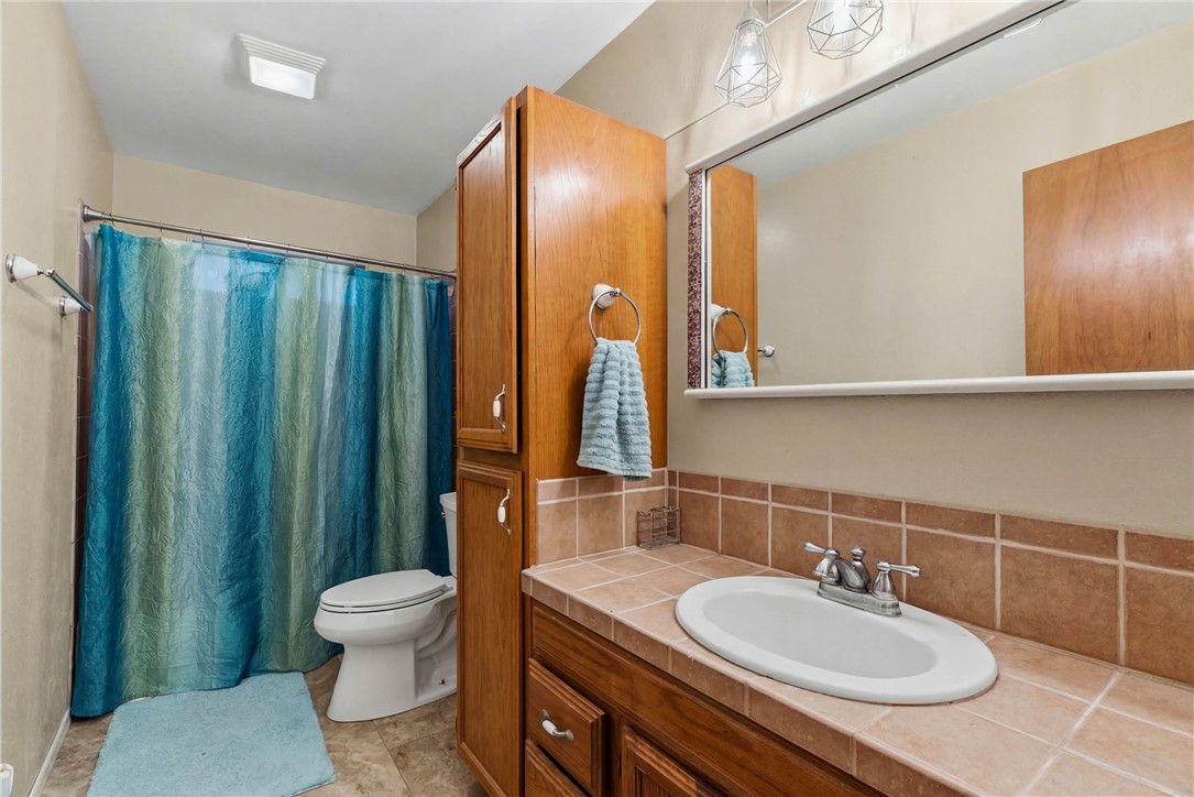 22325 Co Road 1718 Mathis, TX 78368 - Photo 12 of 40 Second bath