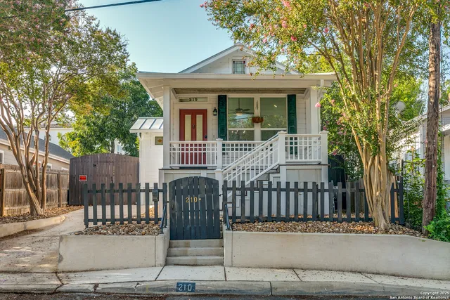 $1,950 | 210 Lucas Street, San Antonio, TX 78209