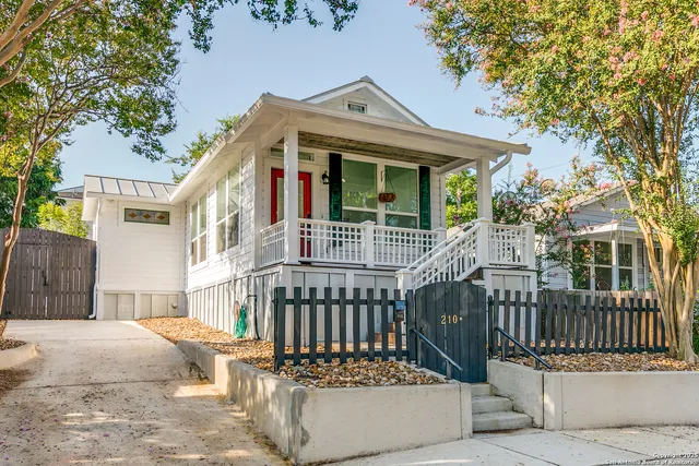 $1,950 | 210 Lucas Street, San Antonio, TX 78209
