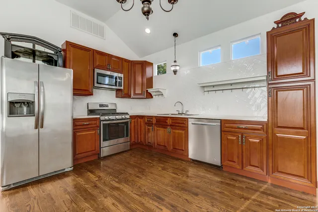 $1,950 | 210 Lucas Street, San Antonio, TX 78209